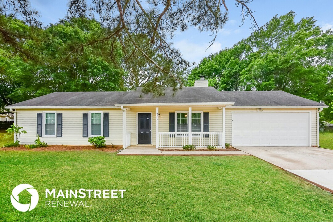 3717 Paddington Trail in Rex, GA - Foto de edificio