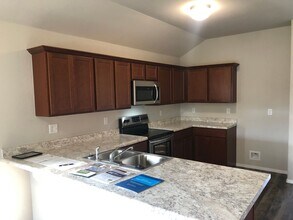 1296 S Springfield Dr in Fayetteville, AR - Building Photo - Building Photo