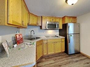 5415 Emerson Ave N, Unit A6305 in Brooklyn Center, MN - Foto de edificio - Building Photo