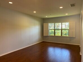 101 Hallmark in Irvine, CA - Building Photo - Building Photo