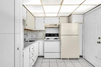 2820 NE 201st Terrace in Aventura, FL - Building Photo - Building Photo