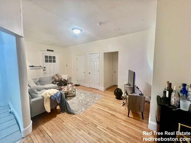 322 St Paul St in Brookline, MA - Foto de edificio - Building Photo