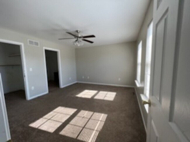 16188 Holy Cross Ln in St. Robert, MO - Building Photo - Building Photo