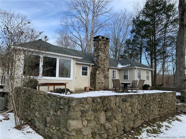 44 Saddle Hill Rd in Stamford, CT - Building Photo - Building Photo