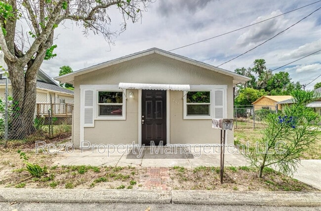 property at 701 N Vermont Ave
