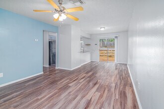 400 Rosewood in Boerne, TX - Foto de edificio - Interior Photo