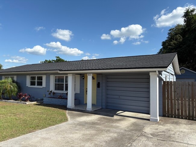 611 E Edgewood Dr in Lakeland, FL - Building Photo - Building Photo