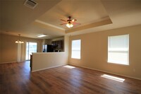 17940 Majestic Elm Ln in Elgin, TX - Foto de edificio - Building Photo