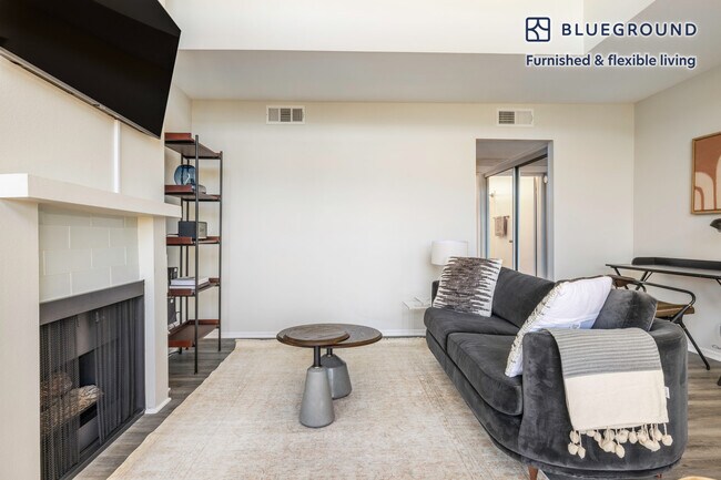 960 N Alfred St-Unit -FL2-ID431 in Los Angeles, CA - Building Photo - Building Photo