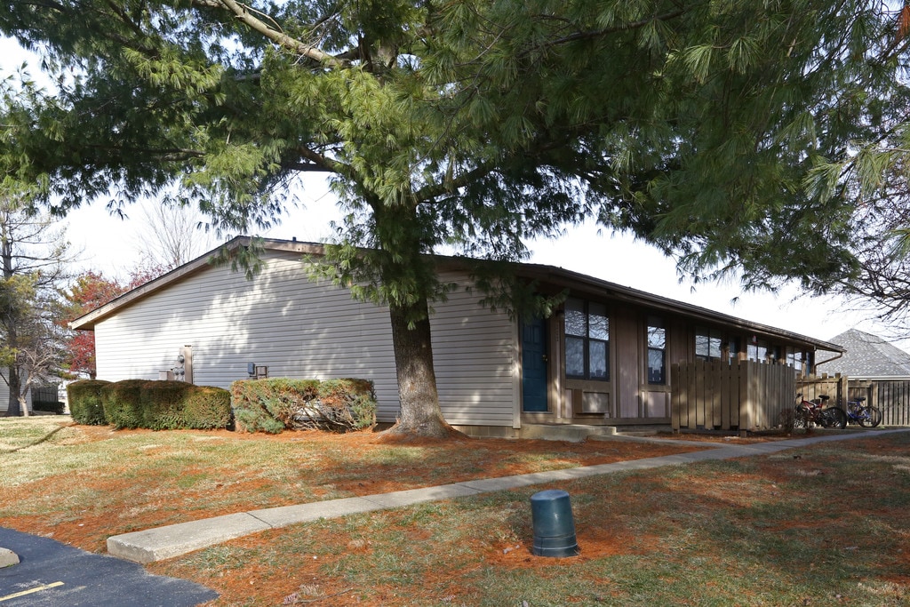 Bradford Place & Ansley Oaks Apartments in Belleville, IL