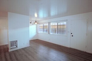 523 Walker Dr, Unit 00 in Mountain View, CA - Building Photo