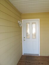 1960 SW Rosario Pl in Oak Harbor, WA - Building Photo - Building Photo