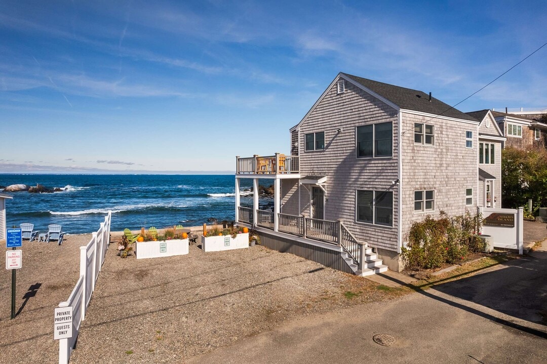 3 Harbor Lane ln in Ogunquit, ME - Building Photo