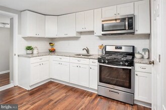 1003 Fredonia Ct in Halethorpe, MD - Building Photo - Building Photo