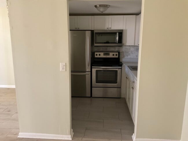 80 Bedford E in West Palm Beach, FL - Building Photo - Building Photo