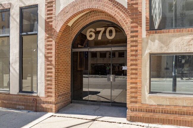 670 N Clark St in Chicago, IL - Building Photo - Building Photo
