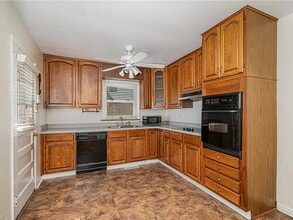 3305 Woodlea Dr in Greensboro, NC - Building Photo - Building Photo