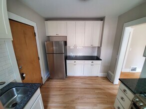 1242 Drake St in Madison, WI - Building Photo - Building Photo