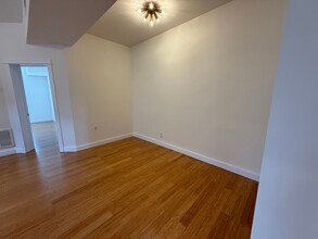 194 Uhland St in East Rutherford, NJ - Building Photo - Building Photo