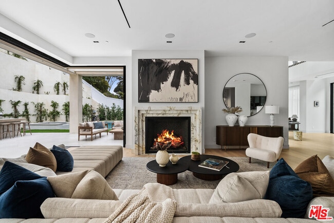 10950 Verano Rd in Los Angeles, CA - Building Photo - Building Photo