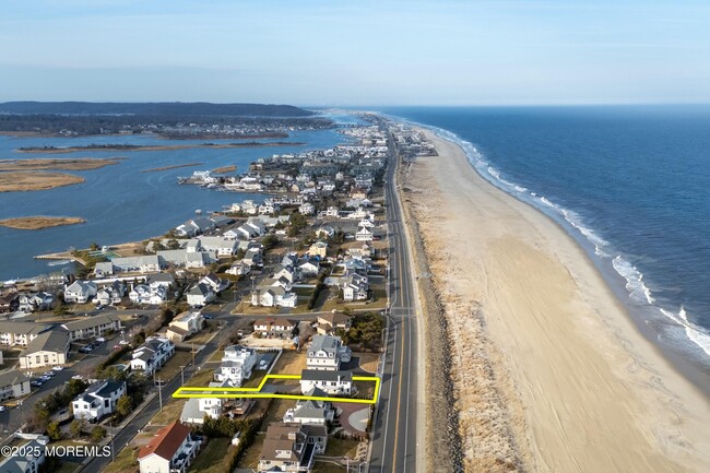 106 Ocean Ave in Monmouth Beach, NJ - Building Photo - Building Photo