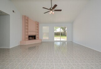 15702 Timber Rock Dr in Houston, TX - Building Photo - Building Photo