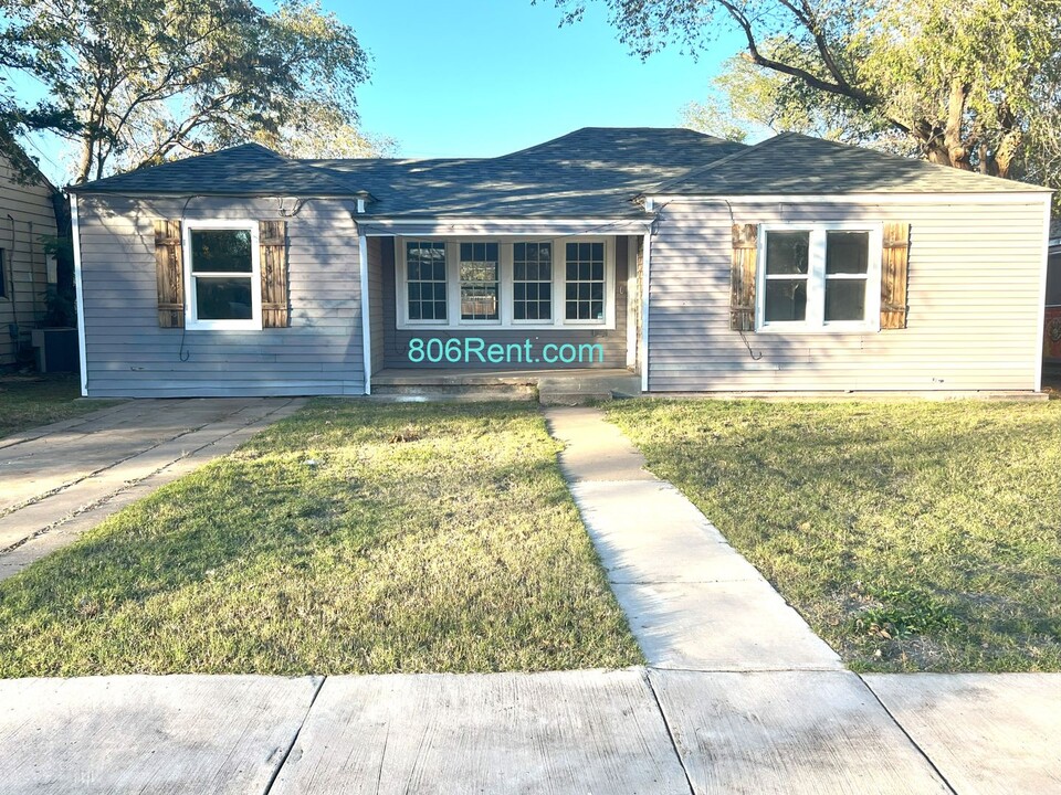 2110 30th St in Lubbock, TX - Foto de edificio