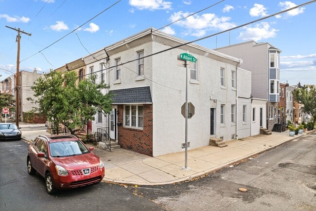 2623 Sepviva St in Philadelphia, PA - Building Photo - Building Photo