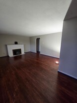 2739 Locust Ave W in University Place, WA - Building Photo