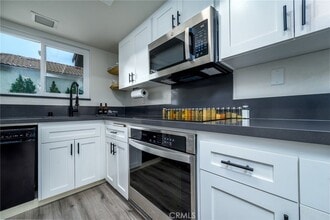 23306 La Mar in Mission Viejo, CA - Foto de edificio - Building Photo