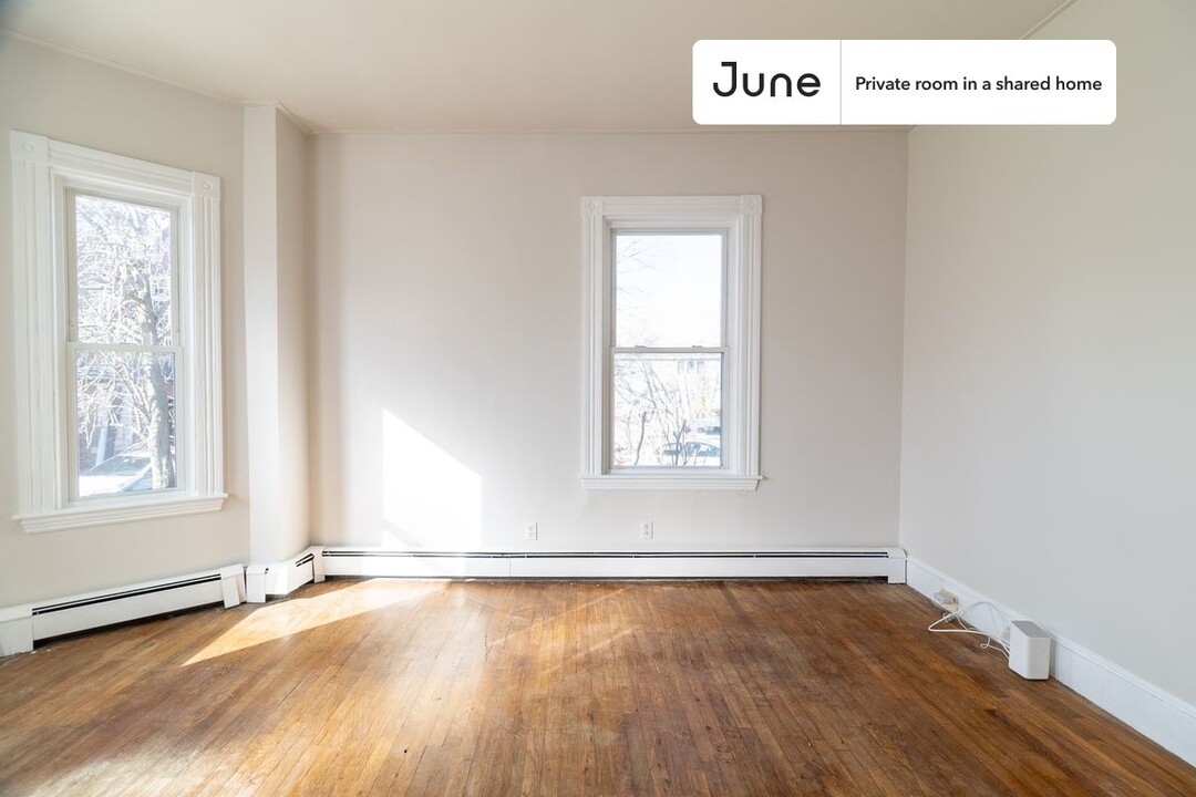 Private bedroom in 3 bed/1 bath Home in Boston, MA - Foto de edificio