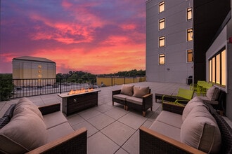 Ezio‘s Place in Peabody, MA - Foto de edificio - Building Photo