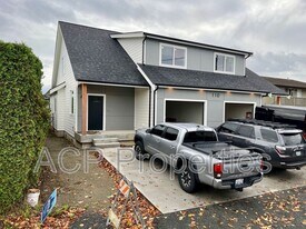 110 Baker St in Everson, WA - Building Photo