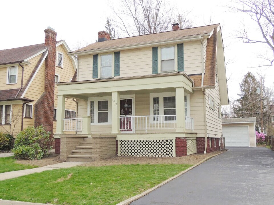 3810 Parkdale Rd in Cleveland Heights, OH - Building Photo