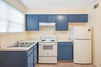 5340 La Roche Ave in Savannah, GA - Building Photo - Building Photo