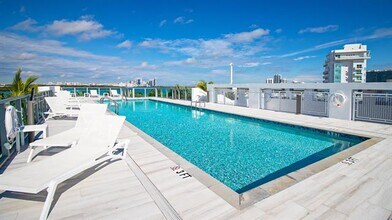 2678 Tigertail Ave, Unit 1703 in Miami, FL - Building Photo - Building Photo