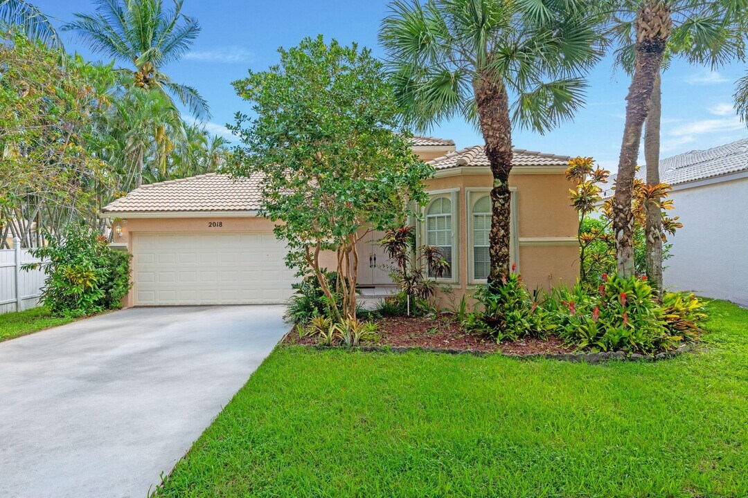 2018 Reston Cir in Royal Palm Beach, FL - Building Photo