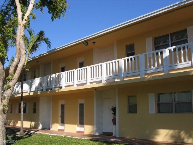 420 SE 2nd Ave-Unit -Apt B23 in Deerfield Beach, FL - Building Photo - Building Photo