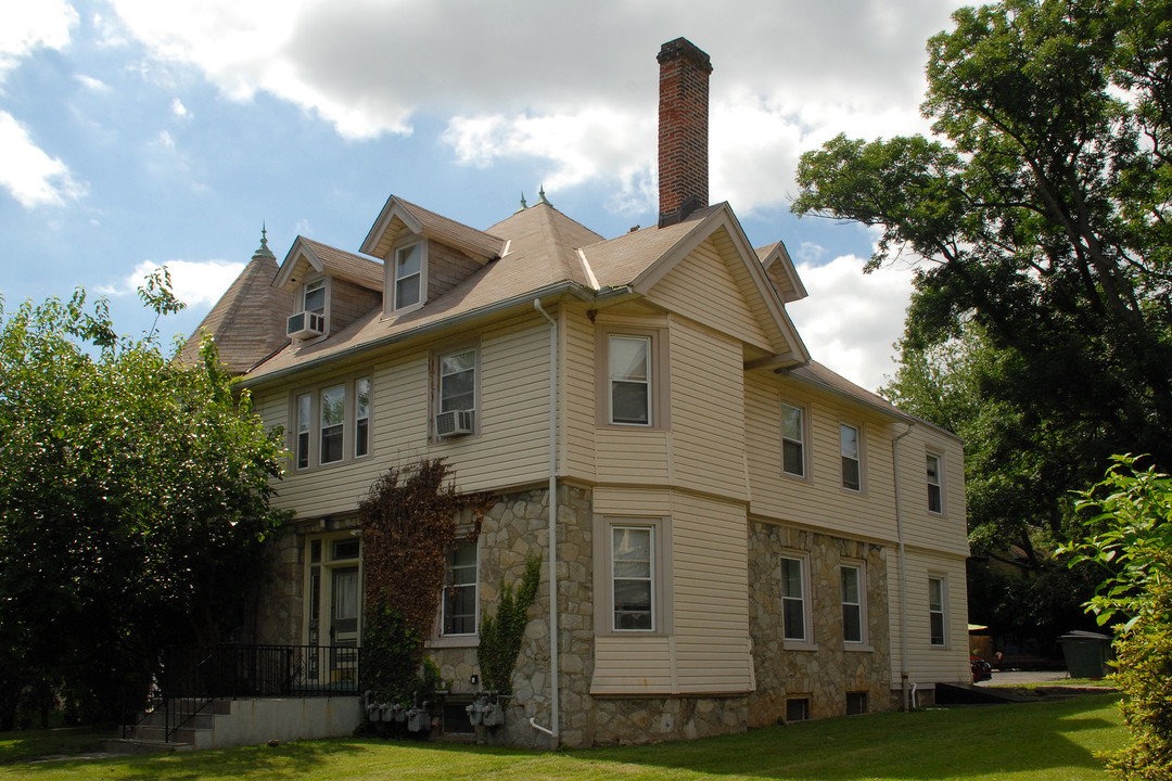 756 Woodland Ter in Sharon Hill, PA - Building Photo