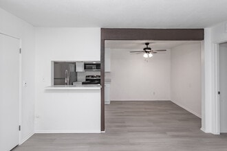 Highland Meadows in Fullerton, CA - Building Photo - Interior Photo