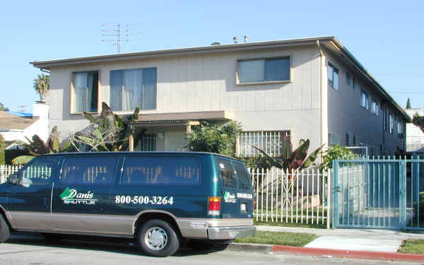 5833 Lexington Ave in Los Angeles, CA - Building Photo - Building Photo