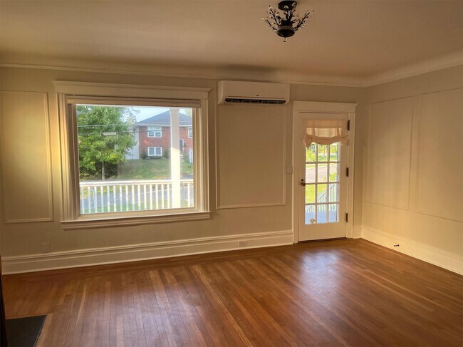 36 Grand Avenue Blvd in Eastchester, NY - Building Photo - Building Photo