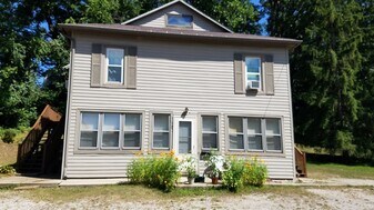 1301 Grace St, Unit 3 in Winona Lake, IN - Building Photo