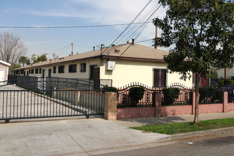 1241 E 15th St in Long Beach, CA - Foto de edificio - Building Photo