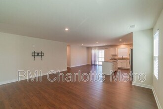 6048 Bellastead Dr in Charlotte, NC - Building Photo - Building Photo