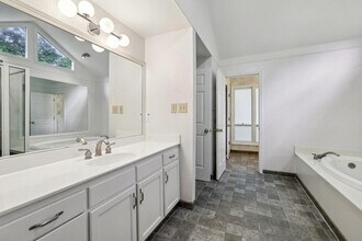 110 Westchester Way in Alpharetta, GA - Building Photo - Building Photo