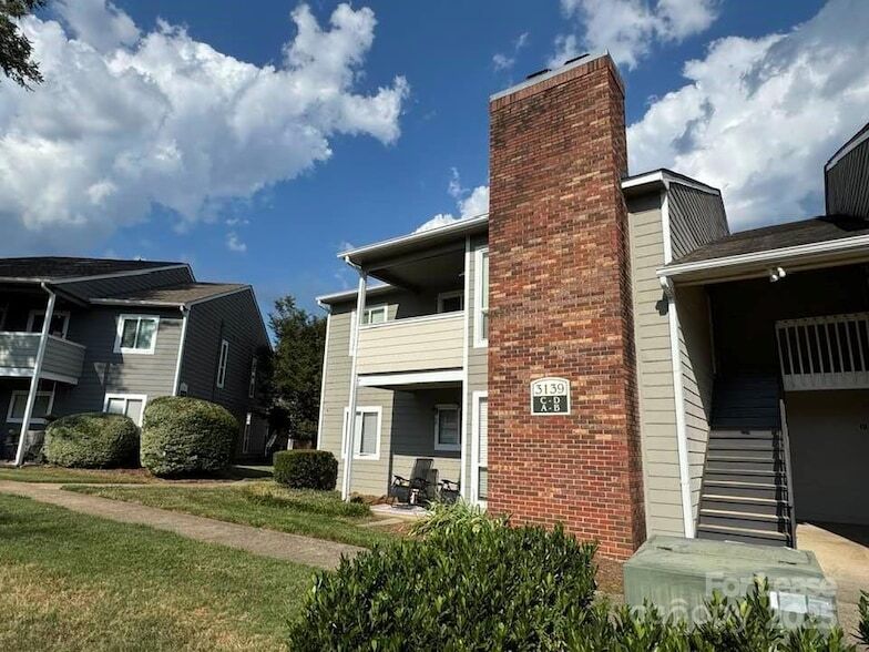 3139 Heathstead Place in Charlotte, NC - Building Photo