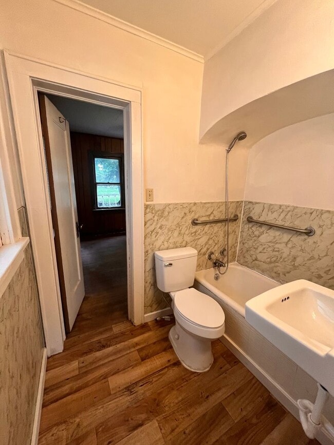 property at 608 N Davis St