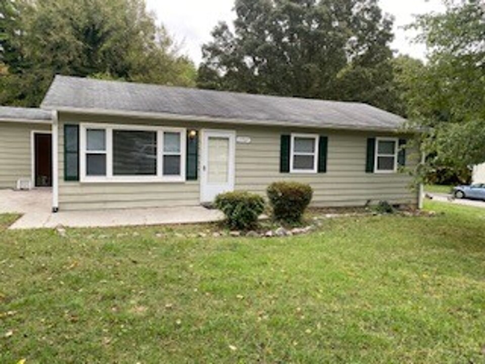 2707 McCain Dr in Ringgold, VA - Building Photo