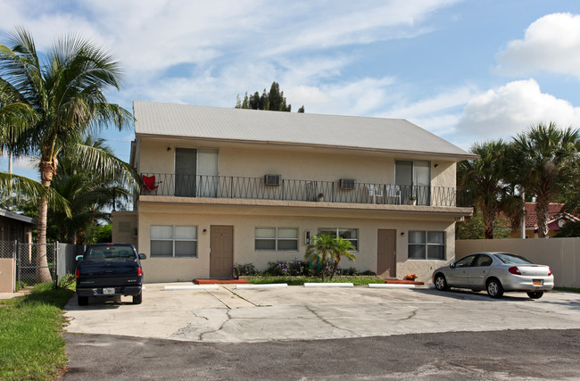 119 NW 43rd Ct in Fort Lauderdale, FL - Building Photo - Building Photo